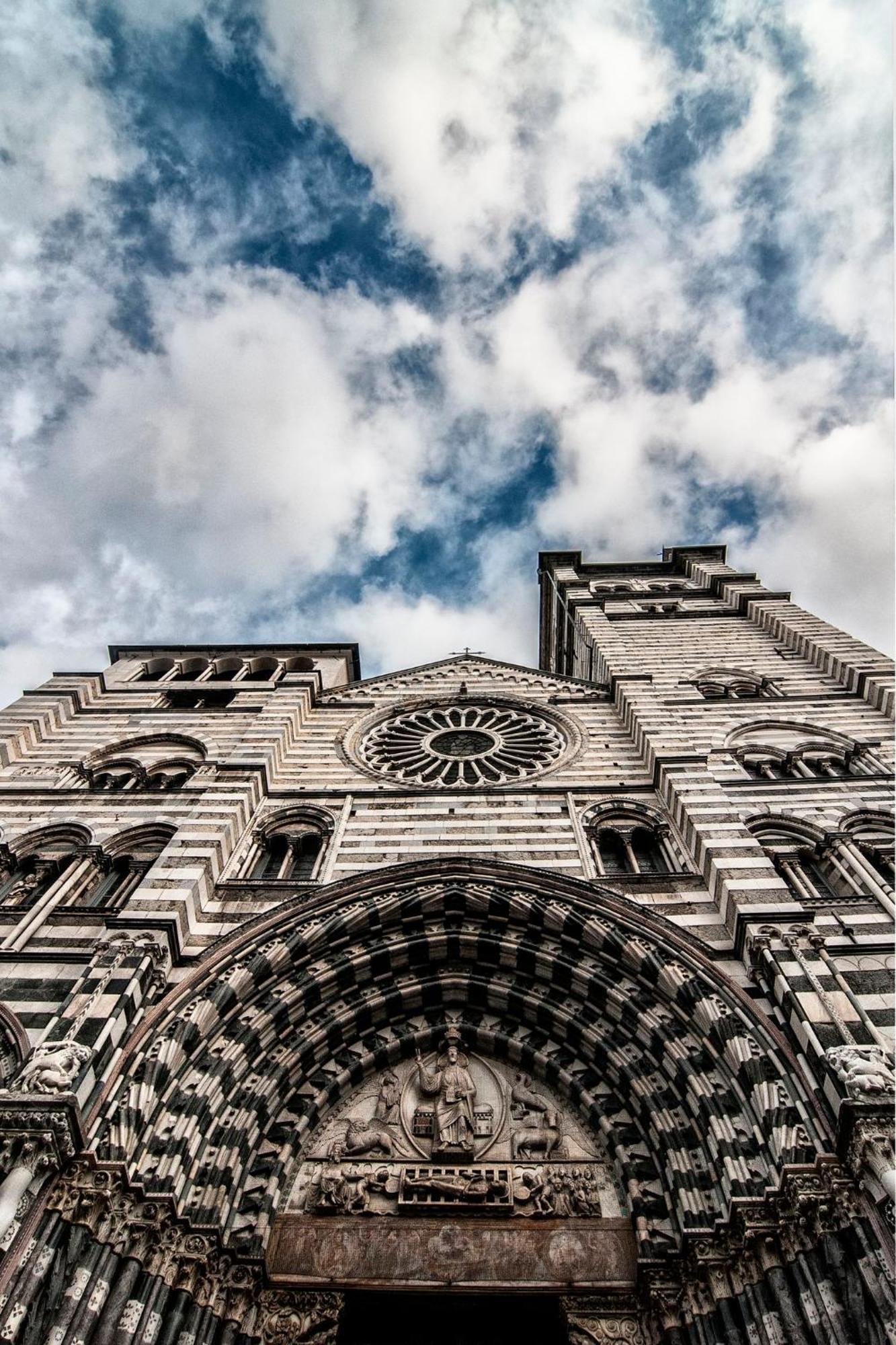 Genova Centro Colonna-Cattedrale Di San Lorenzo Exteriér fotografie